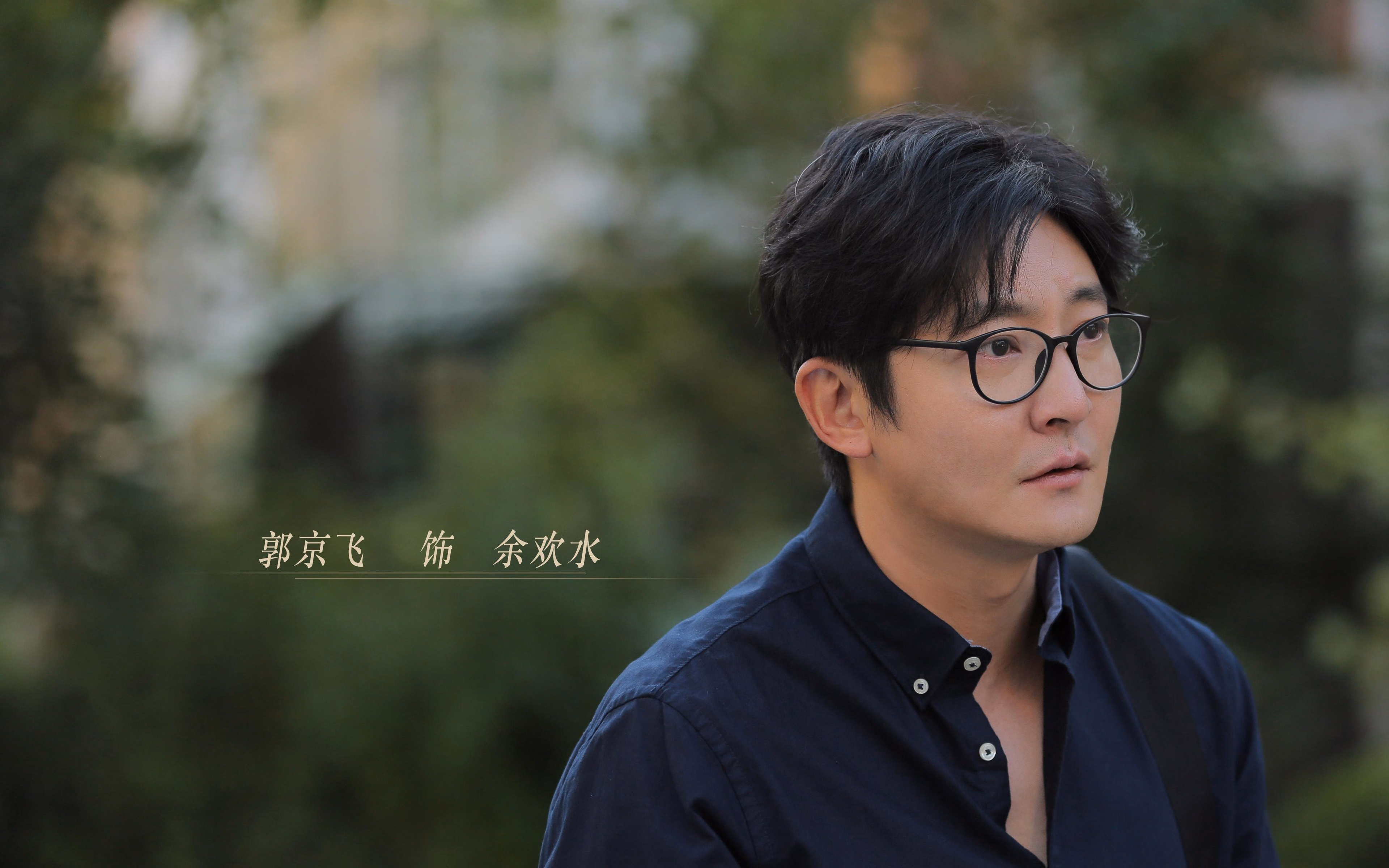 短暂休息后，球员们再度回到赛场上，场上球员喊暂停